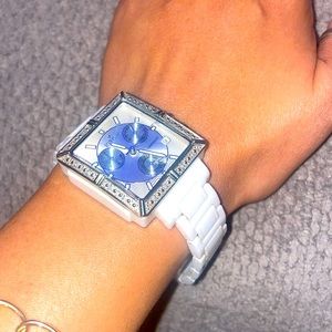 Excellent condition rarely used Invicta woman watch pearl white